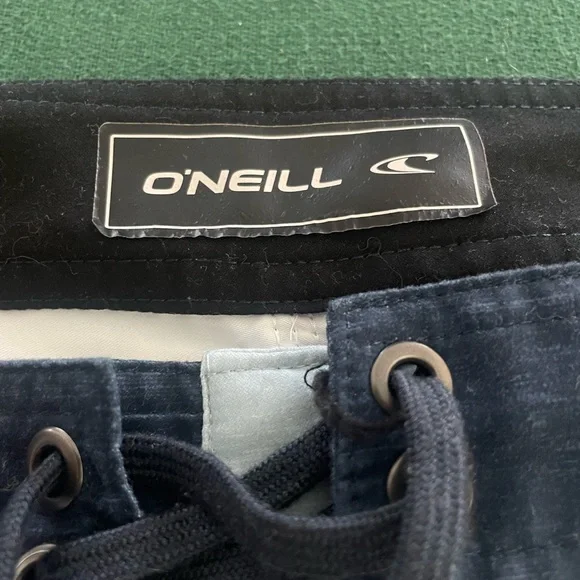 O’NEILL Men’s waist 34 inch,8”Inseam very good condition Board shorts. - Picture 4 of 4